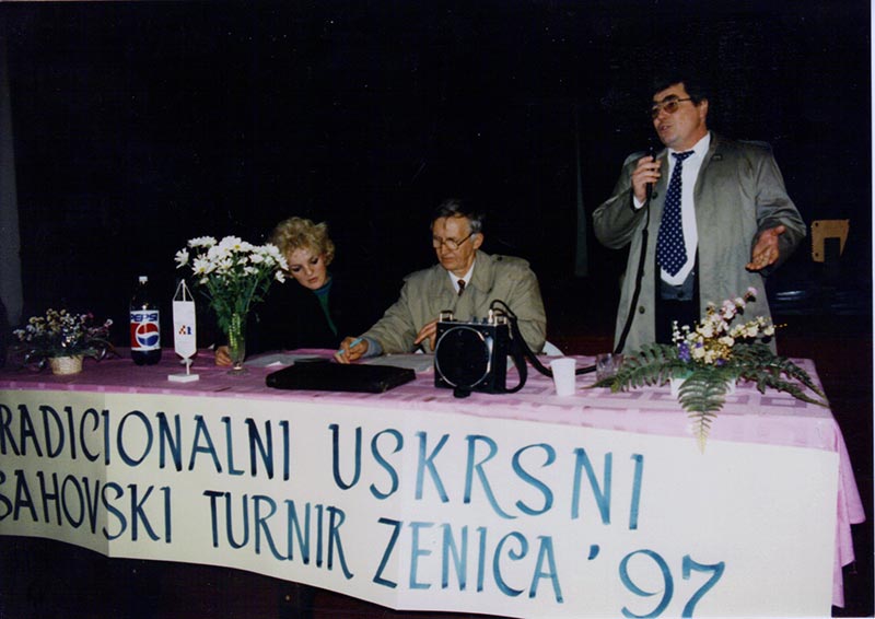 100.jpg